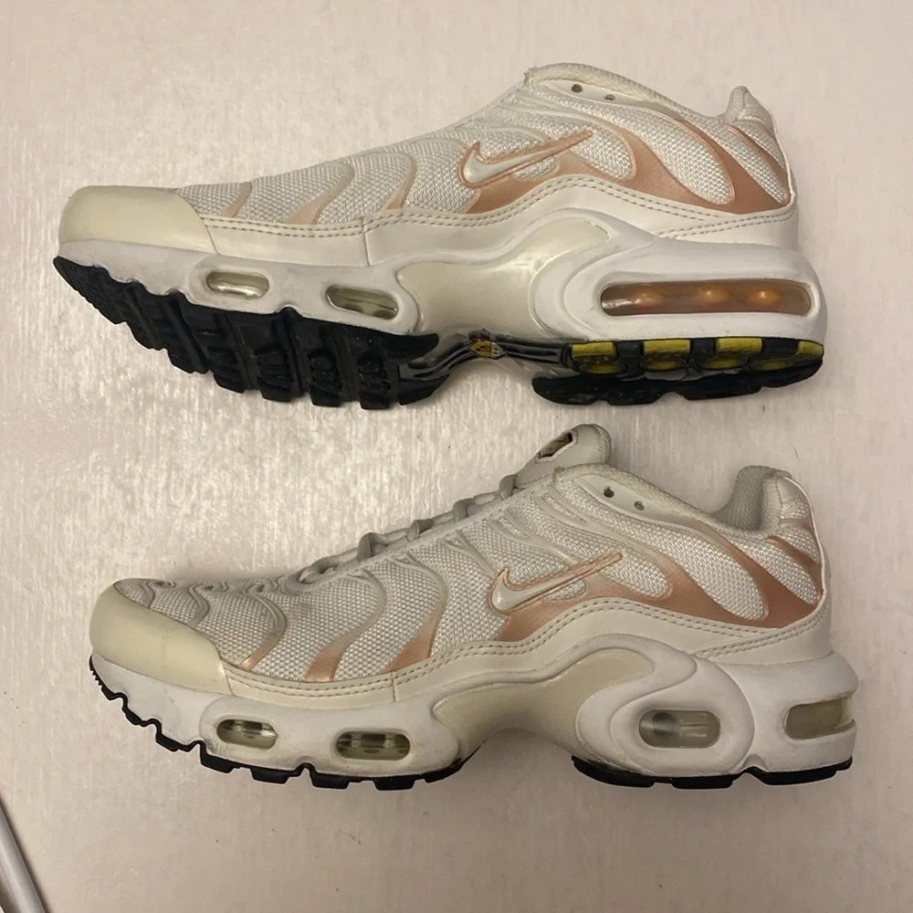 NIKE Air Max Plus CD0609-105 Sneakers Size 6Y or Women’s 7.5